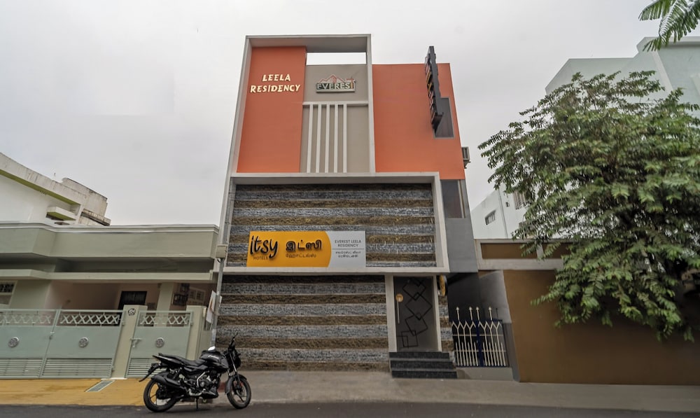 Itsy Hotels Everest Leela Residency