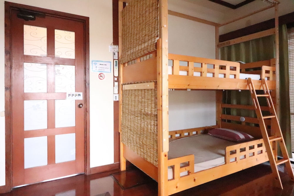 ALL FRIENDS - Hostel