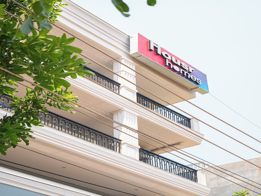 Housr Sector 28 Golf Course Road Next To Phase 1 Metro Station