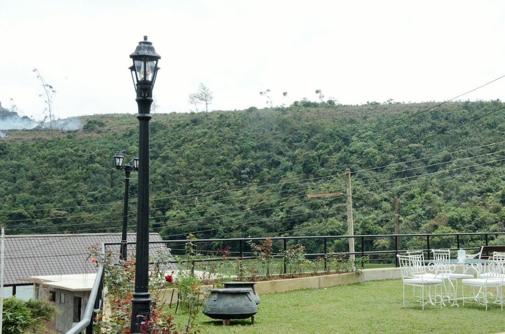 Lakeside Cottages