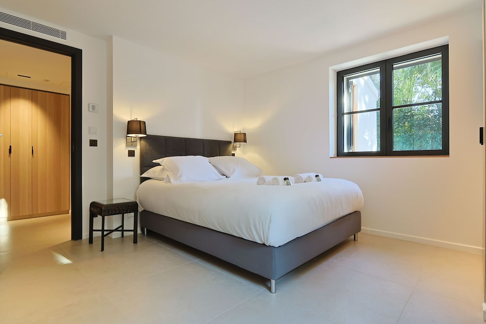 Villa Deva - 5 Bedrooms - Heated Pool
