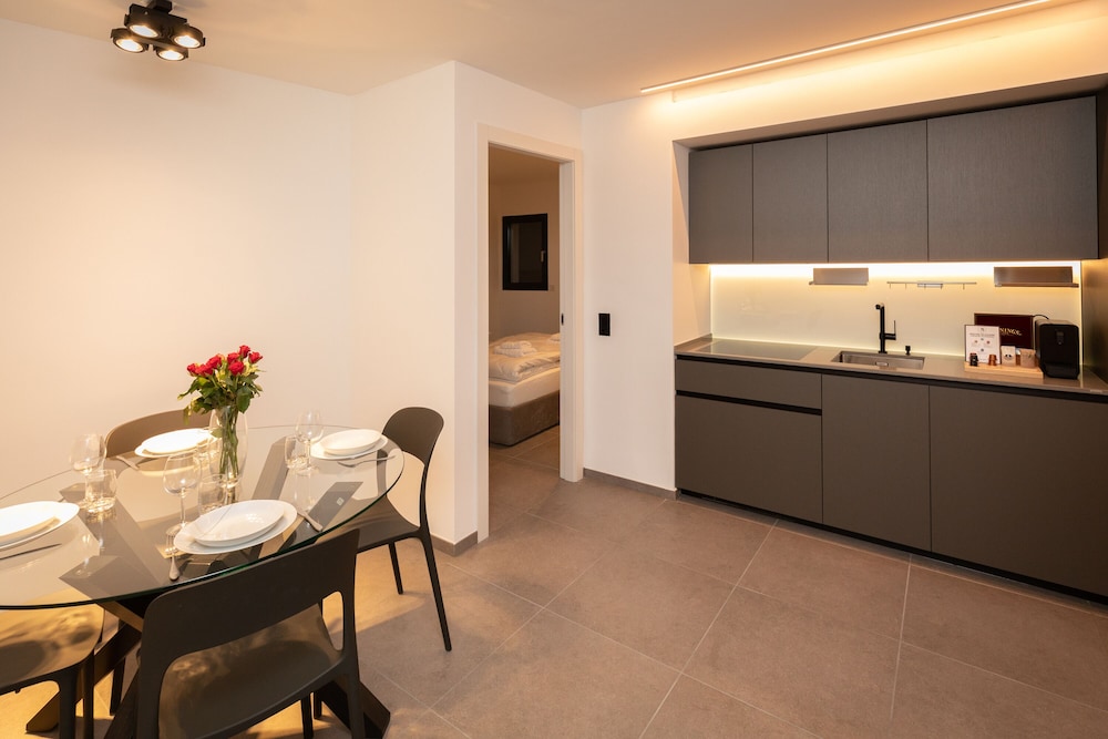 Res.3544 Jr Suite 207