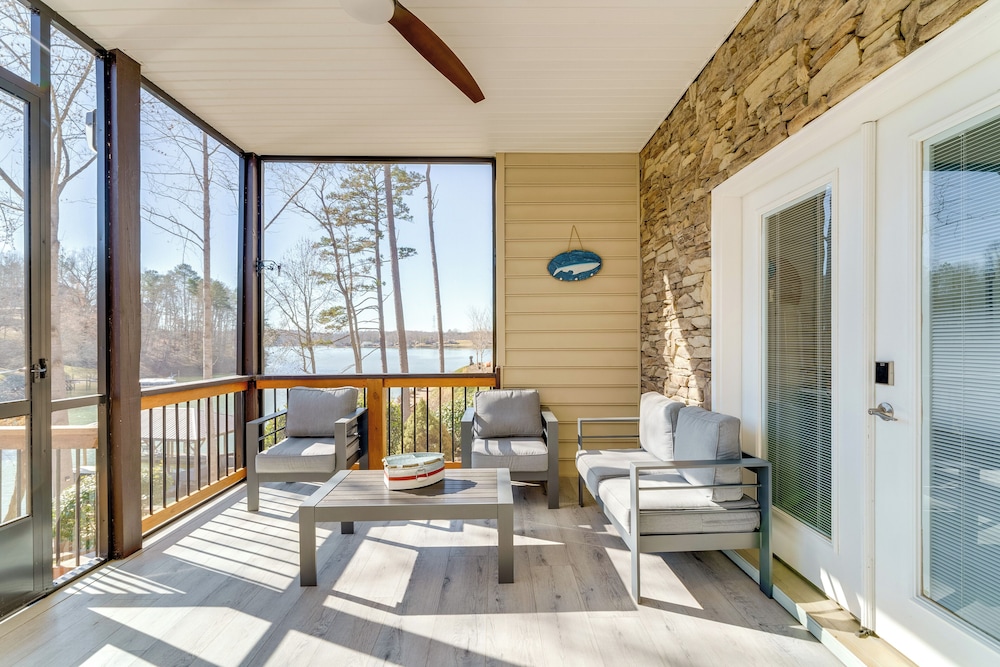 2 Kayaks: Lakefront Lookout Shoals Getaway!