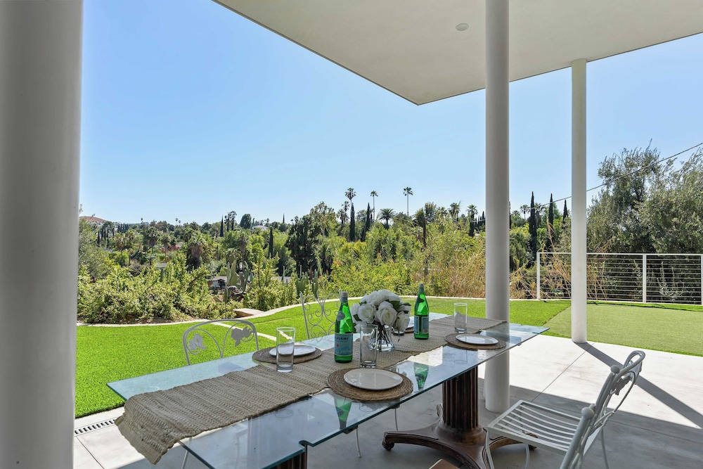 Luxe LA Escape w/ Pool, Views & Game Room Alta Vista Estate by Avantstay