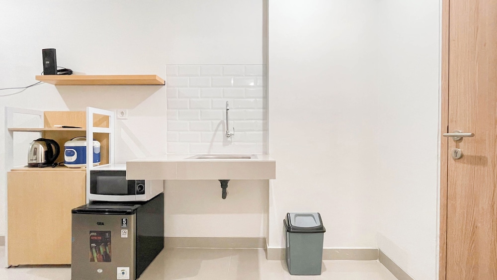 Simple Look Studio (No Kitchen) Near Unhas Bandaraya - Tallasa City Makassar Apartment