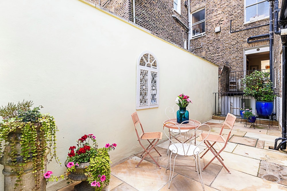 Charming London Retreat