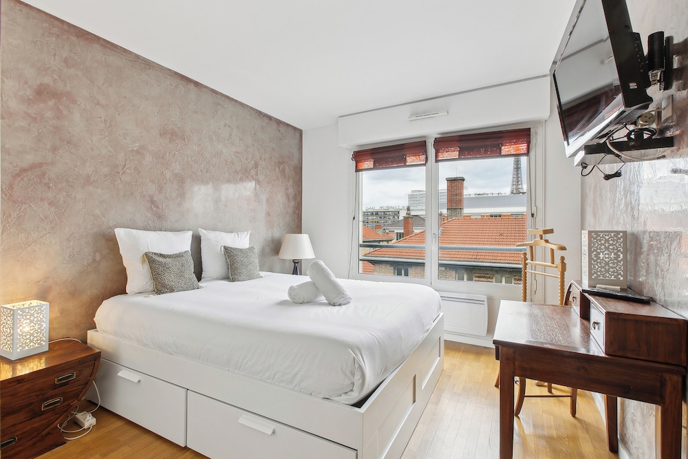 APPARTEMENT VUE TOUR EIFFEL