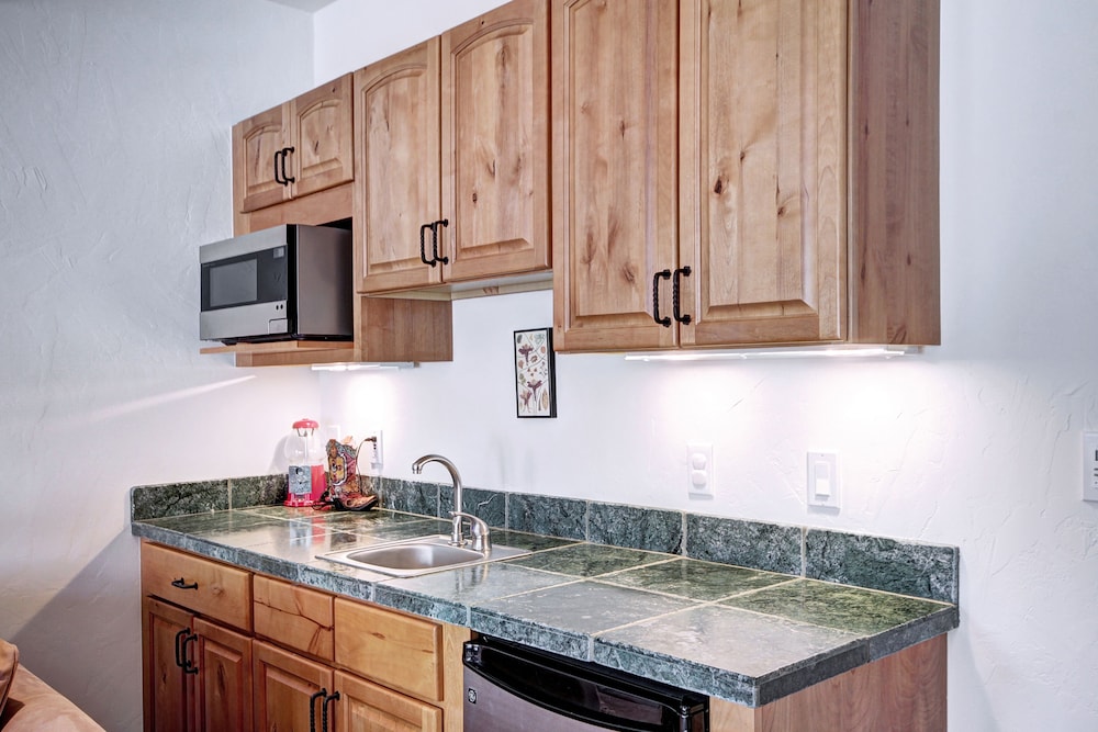 Pine Needle Lodge 5 Bedroom Home by RedAwning