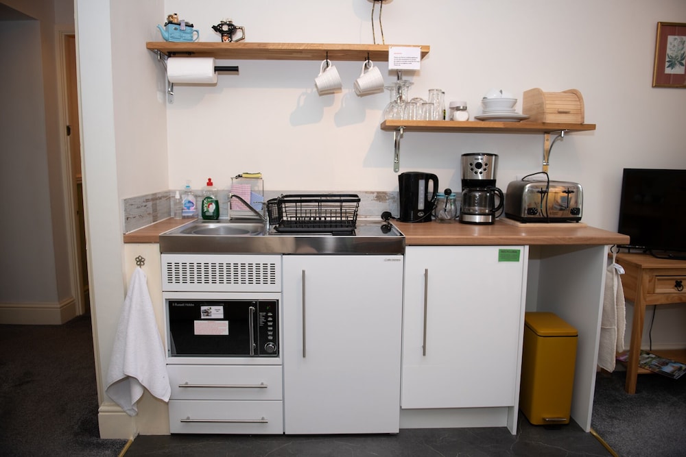 Milton House Studio Apartment Suites