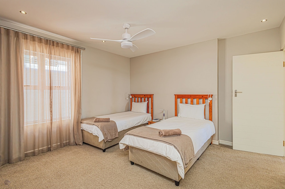 Seasons of Serenity, Langebaan 8-sleeper