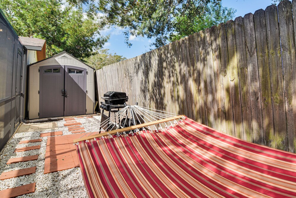 Outdoor Oasis, 4 Mi to Beach: Largo Family Escape!