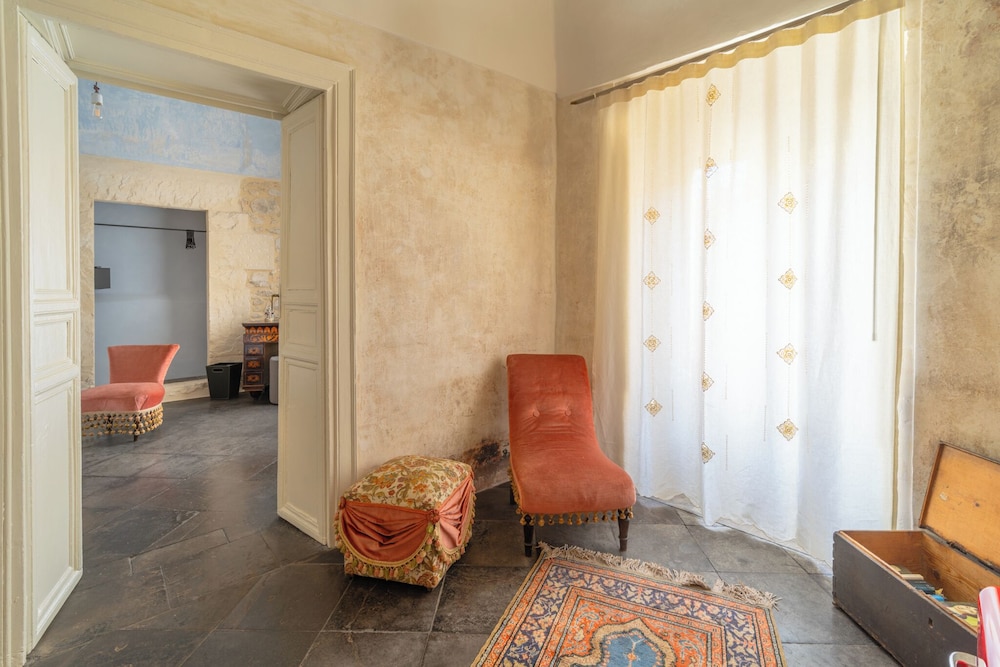 P43 Sicilian Suites