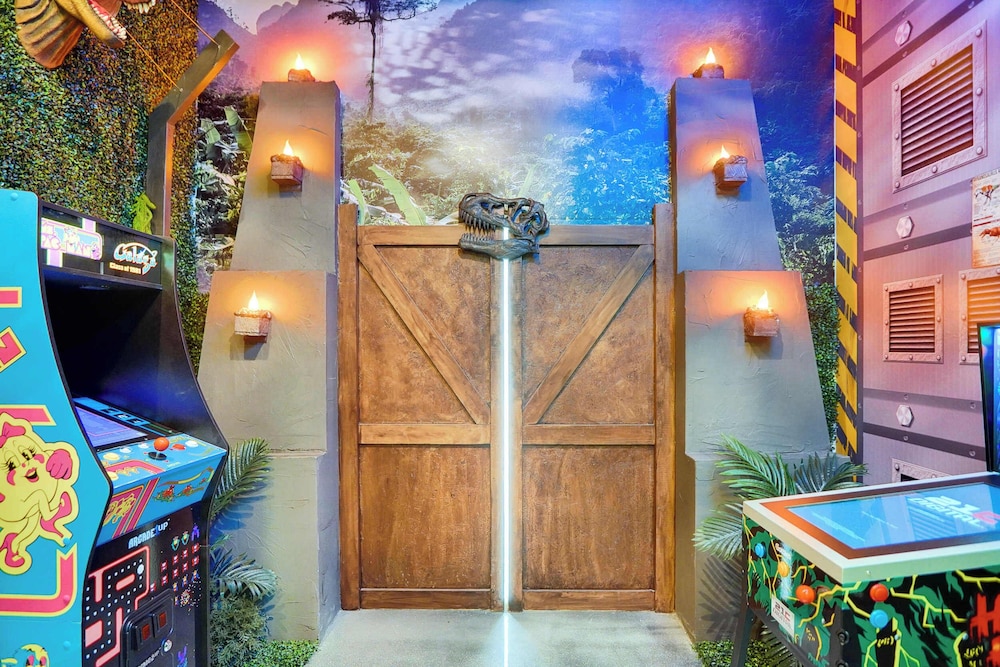 Luxury 7BR Villa, Pool, Spa & Game Room