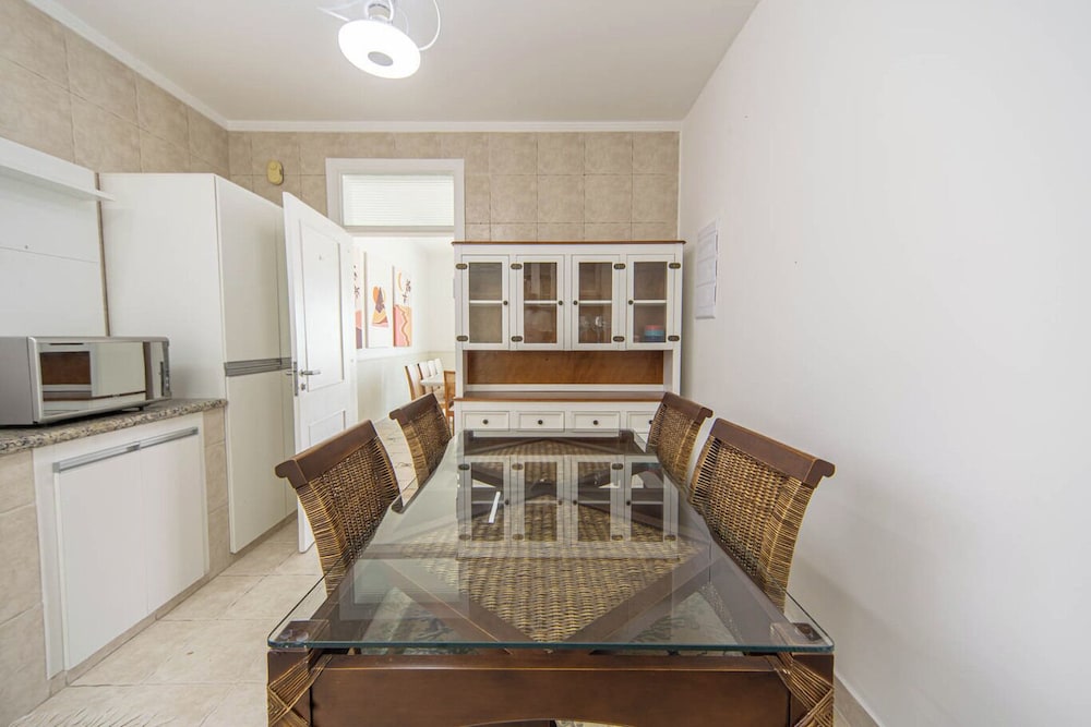 Casa Pet Friendly com 3 su tes a 200m da Praia