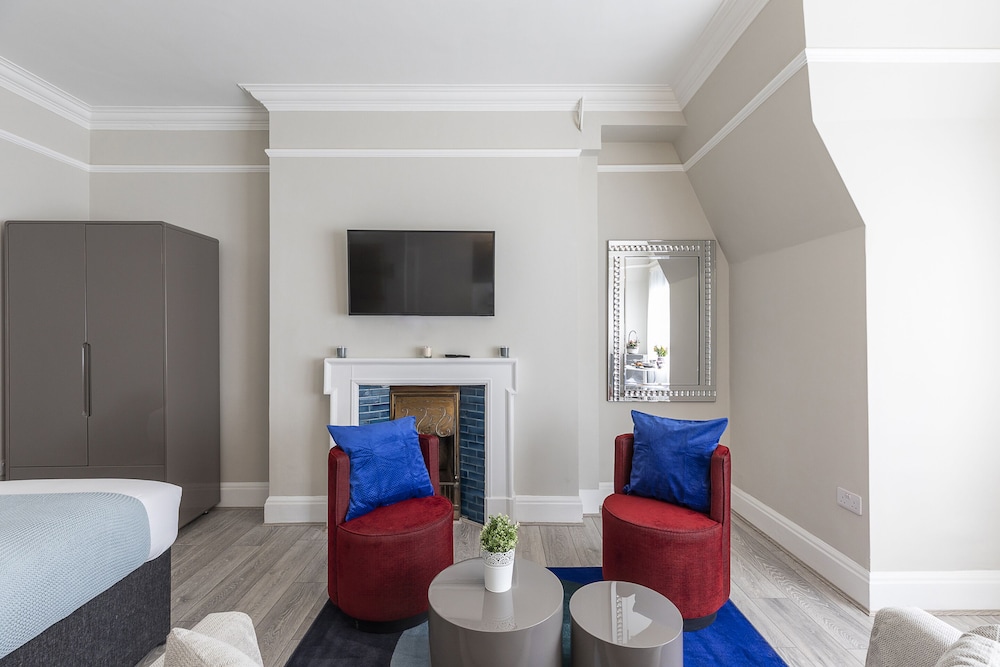 Luxurious Air Conditioned Apt High Street Kensington