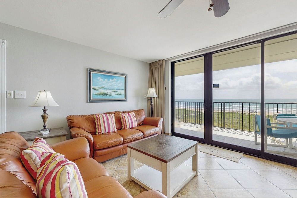 3BR Beachfront Condo w/ Pools & Balcony