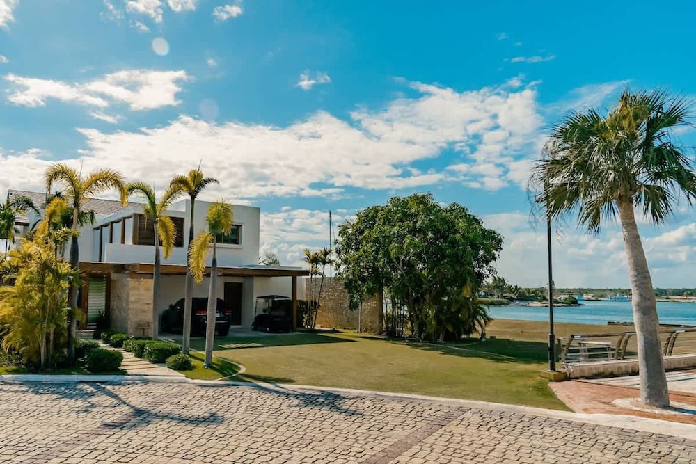 Dreamy 4BR Villa in Cap Cana s Marina