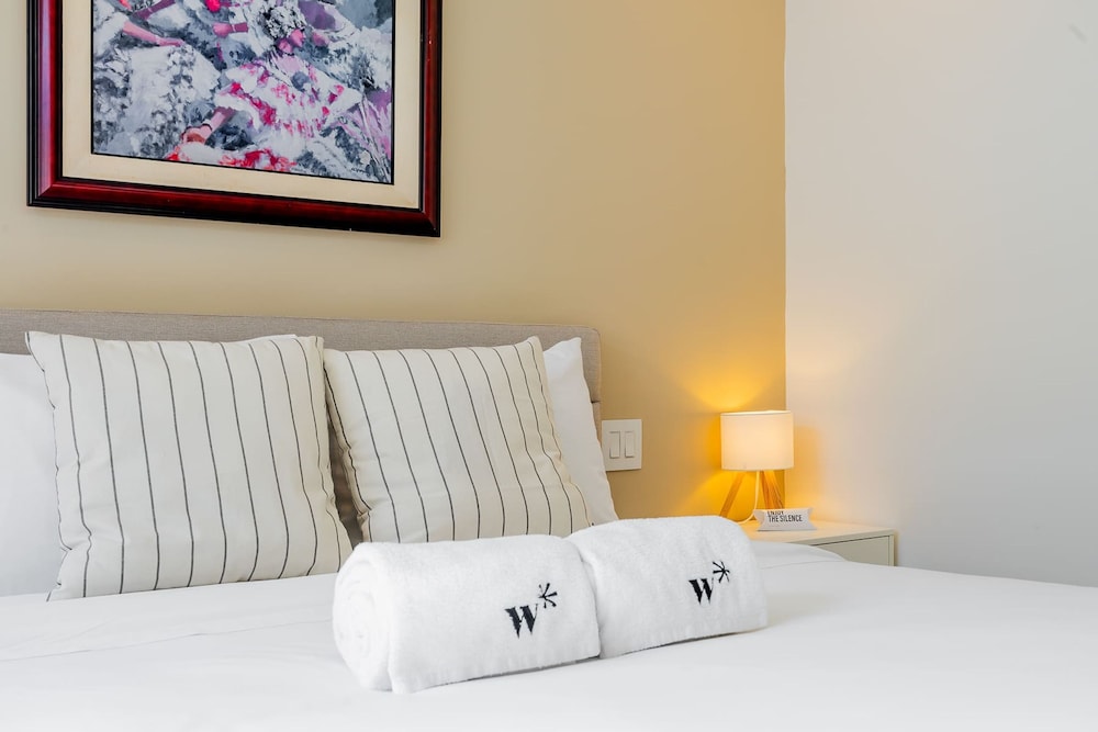 w Beautiful 2BR w Balcony in Casco Viejo