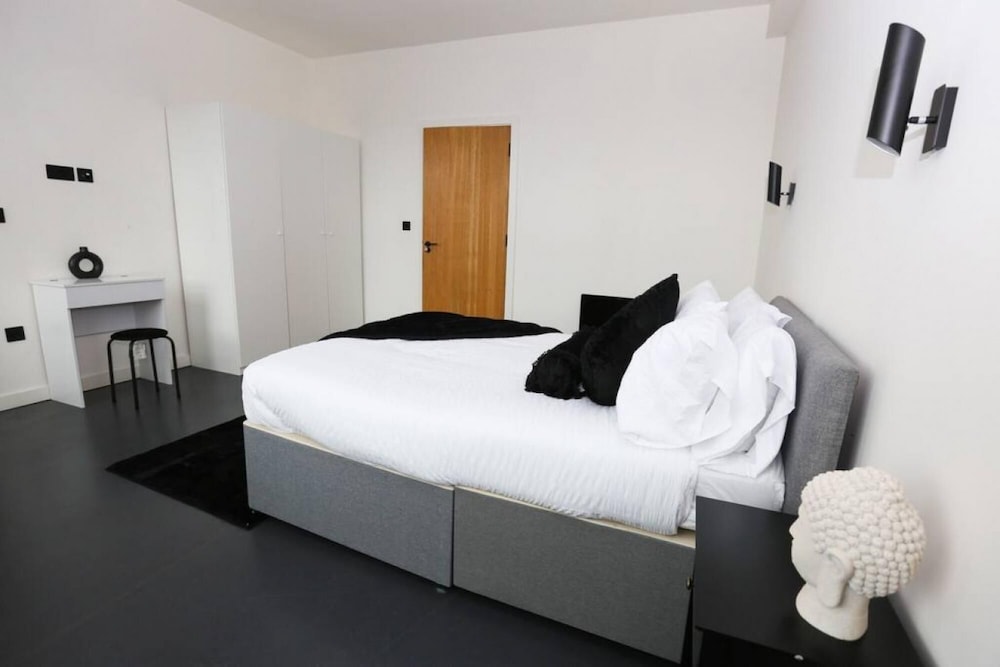 The Nichols Building Spacious 3-bedroom Apartment view 4