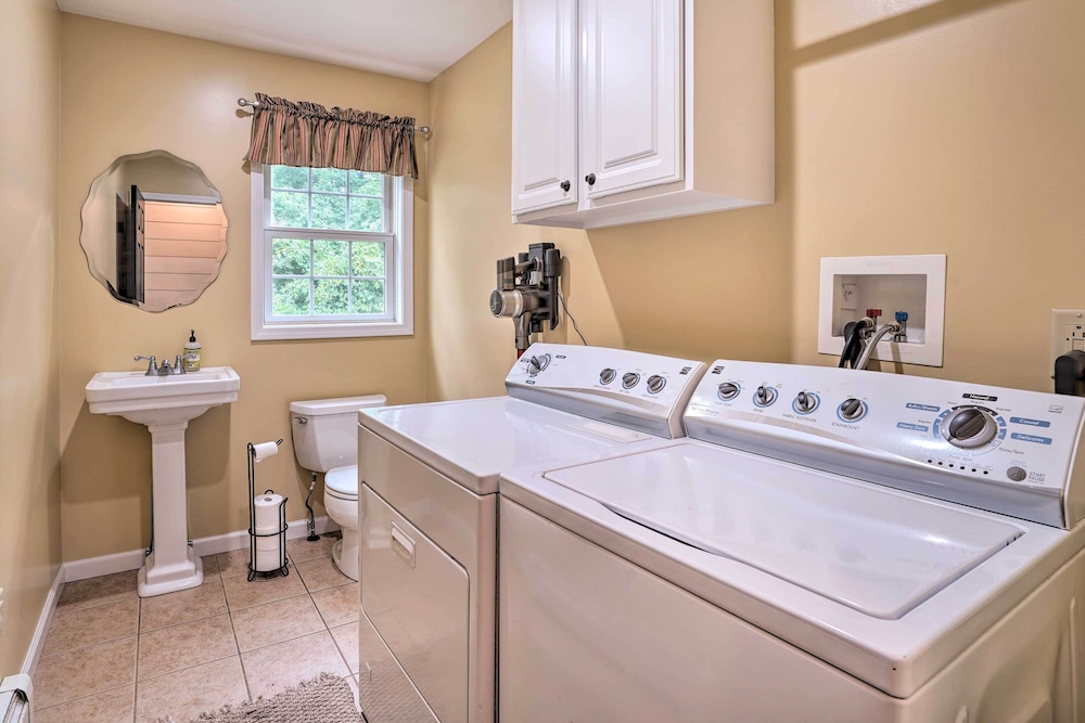 Lakefront Homer Abode w/ Patio & Backyard! view 5