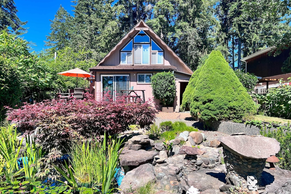 Coastal Cabin w/ Puget Sound & Rainier Views! view 3