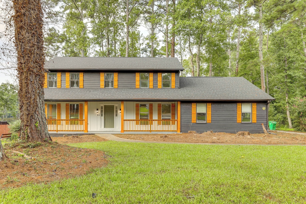 5 Mi to Stone Mountain: Lakefront Family Home