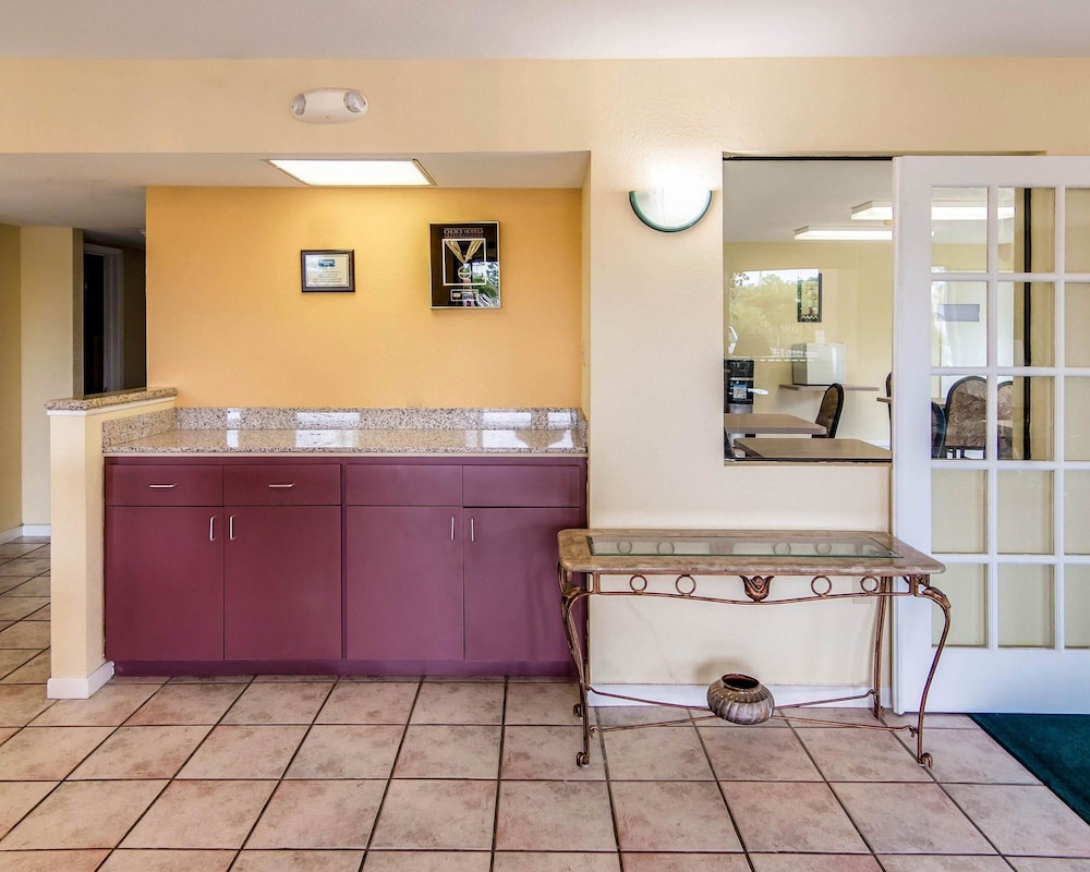 Rodeway Inn & Suites Highway 290 Northwest - Image 2