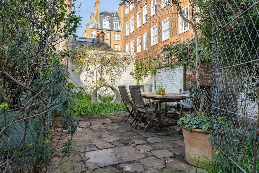 Milborne Grove by Onefinestay