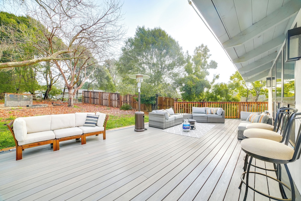 2 Mi to Ocean: Pet-friendly Abode in Aptos!