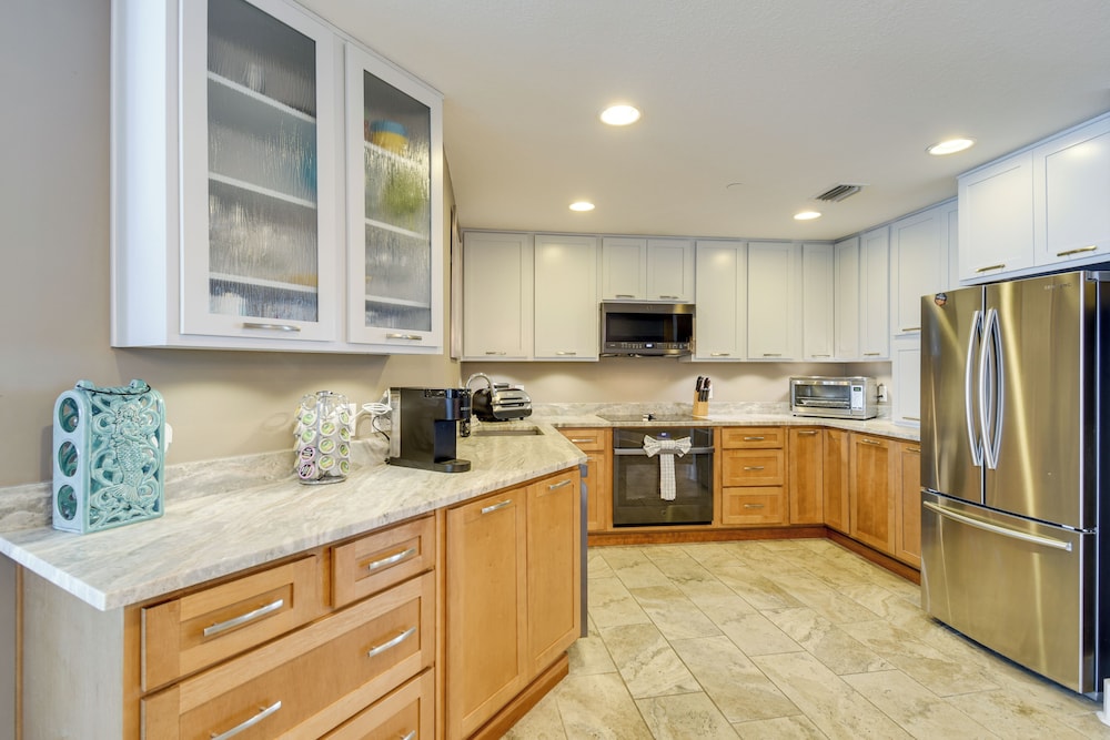 Gulf Views & Pools: Beachfront Island Tower Condo