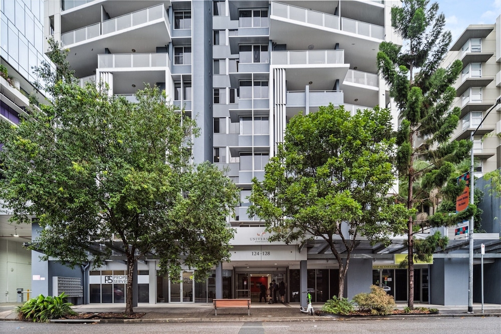 South Brisbane 2BR Apt With Gym & Sauna Access
