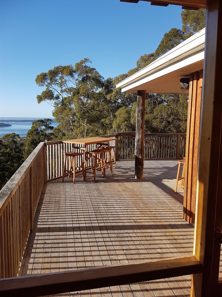 Bed in the Treetops Bed & Breakfast
