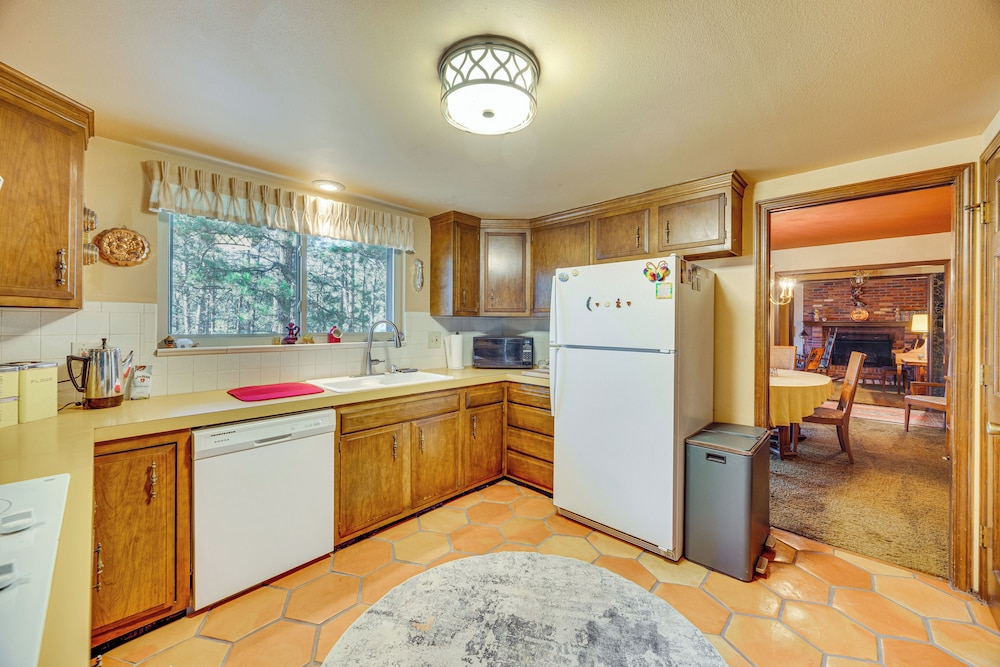5 Mi to Castlewood Canyon: 'grandma's House'