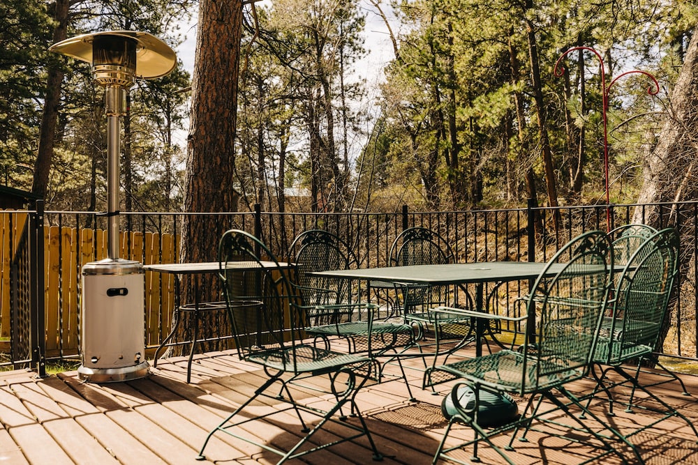 Serene Creek Side Cottage Retreat - Property Image 8