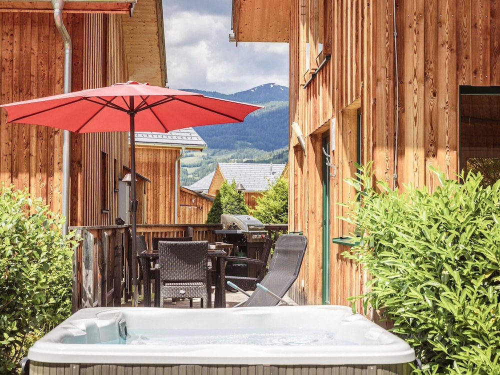 Chalet With Outdoor hot tub