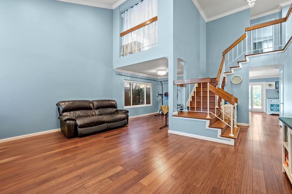 Spacious 4BR Family Retreat w Private Pool