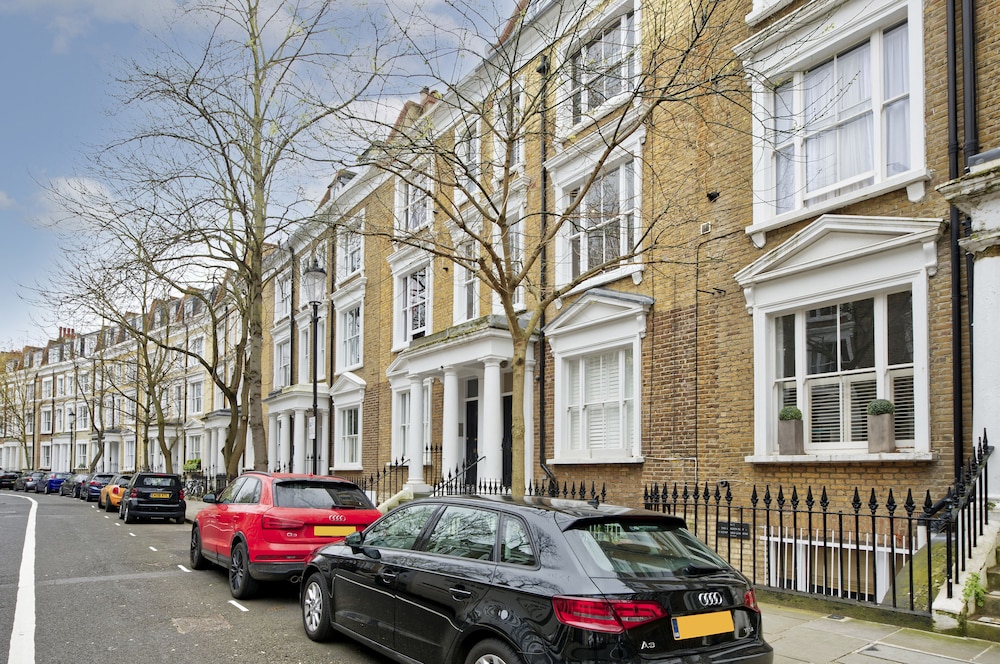 Flying The Flag For Earl's Court by Underthedoormat