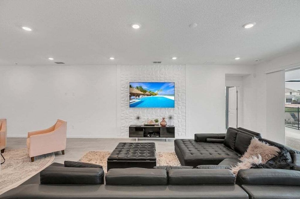 Everyone Can Come So Much Space Pool Home! 15 Bedroom Villa