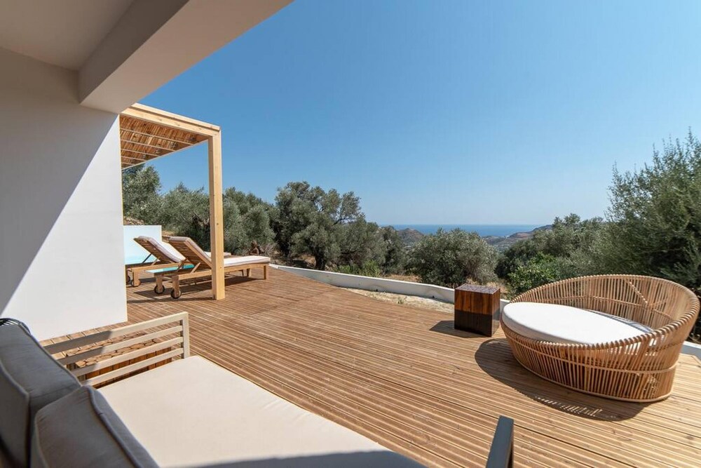 Villa Mare in Mariou view 3