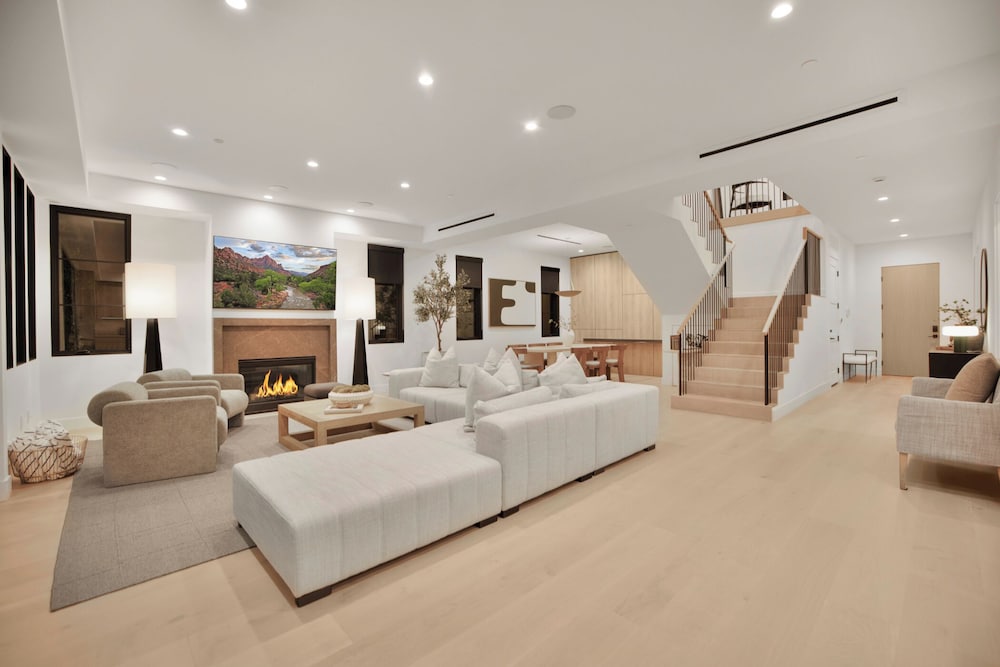 Kraft Villa - Luxury Living Redefined w/ Pool