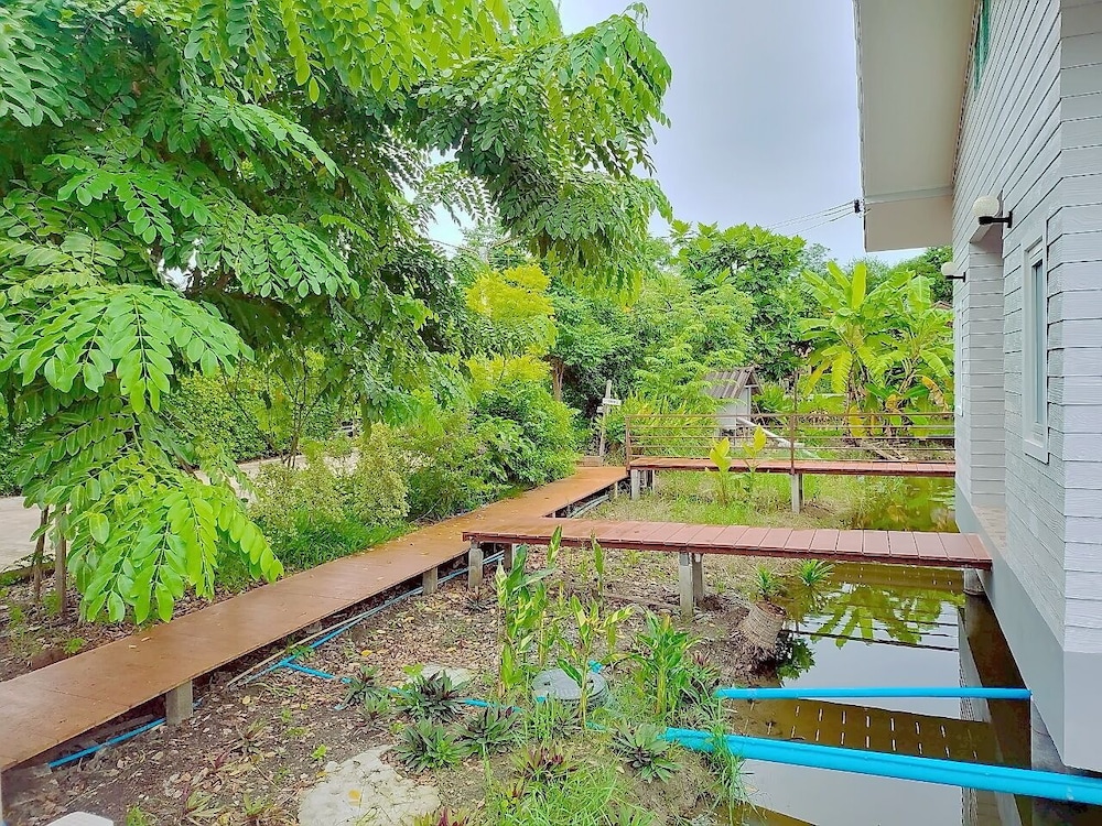 Coco and Canal HomeStory