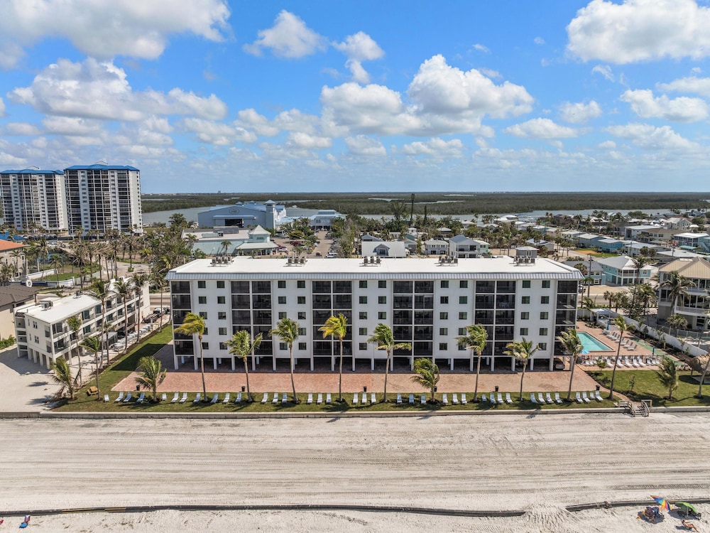 Seaside 2 by Distinctive Beach Rentals