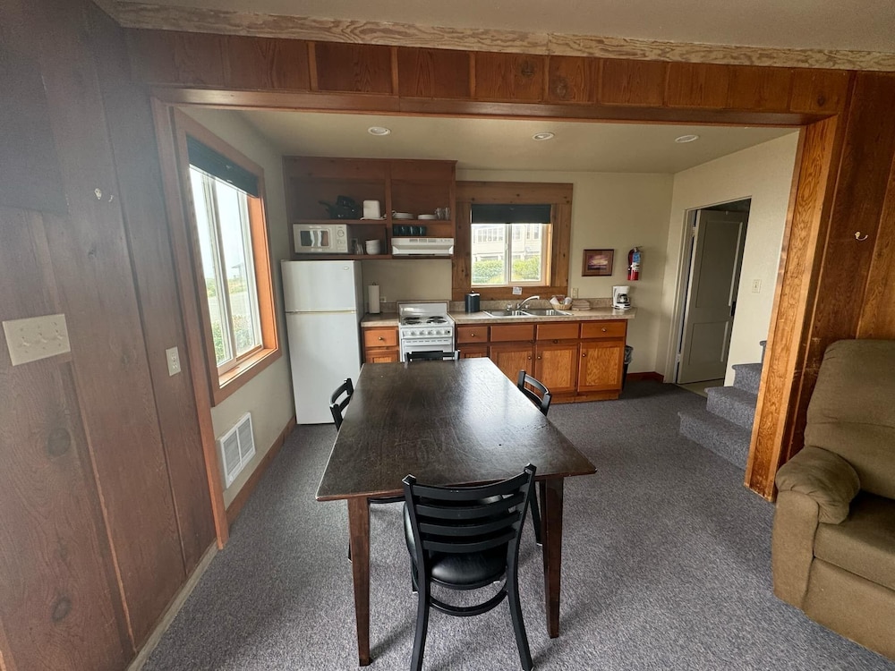 Sunset Oceanfront Lodging