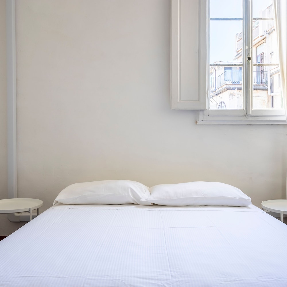 Cerchi 3 in Firenze With 2 Bedrooms and 1 Bathrooms