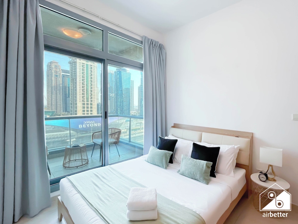 Prestige Marina Living 1BR Balcony, Pool & Gym