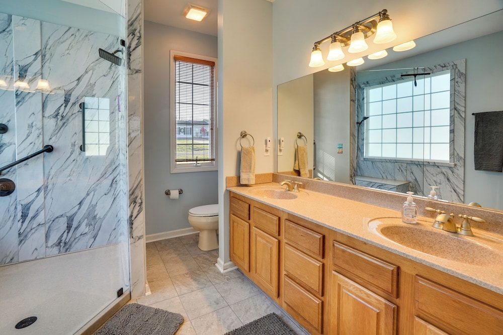 Hot Tub, Dock & Views: Waterfront Home in Cadiz!