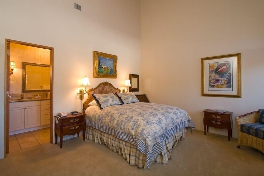 Downtown Penthouse 4 Bedroom Condo