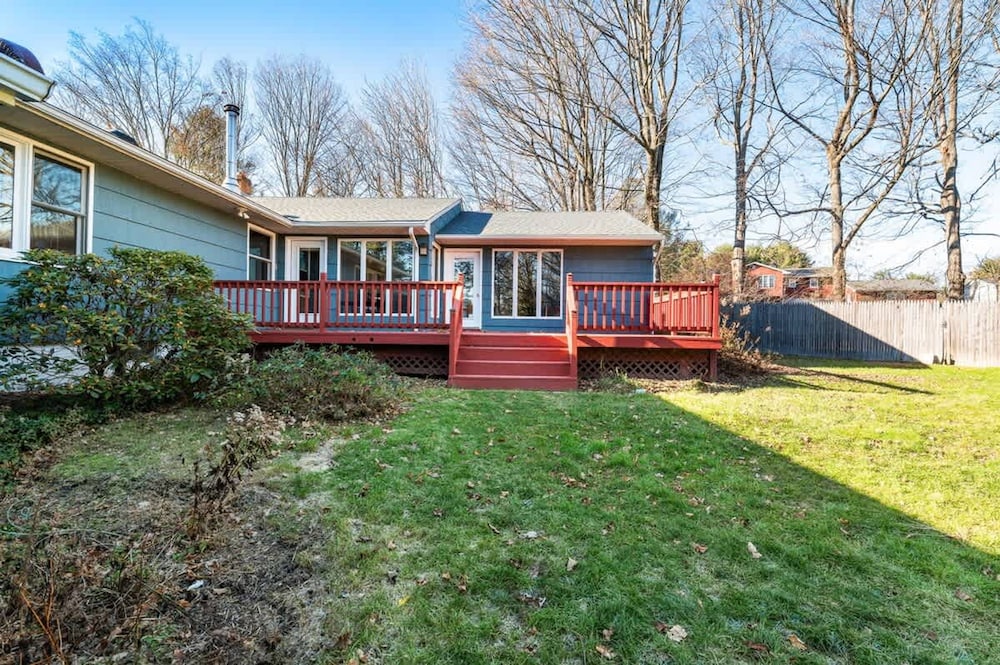 HV Spacious Retreat Sleeps 13 w Hot Tub