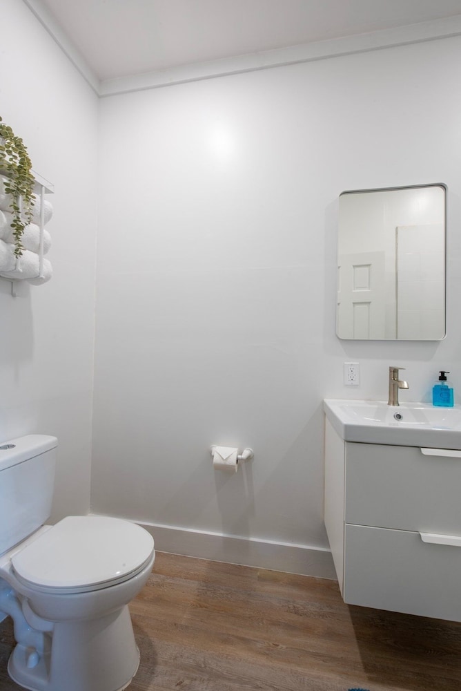 Laughing Bird Studio #7 - Brand New Stylish Apartment, Pool, Bea 1 Bedroom Condo, photo 73