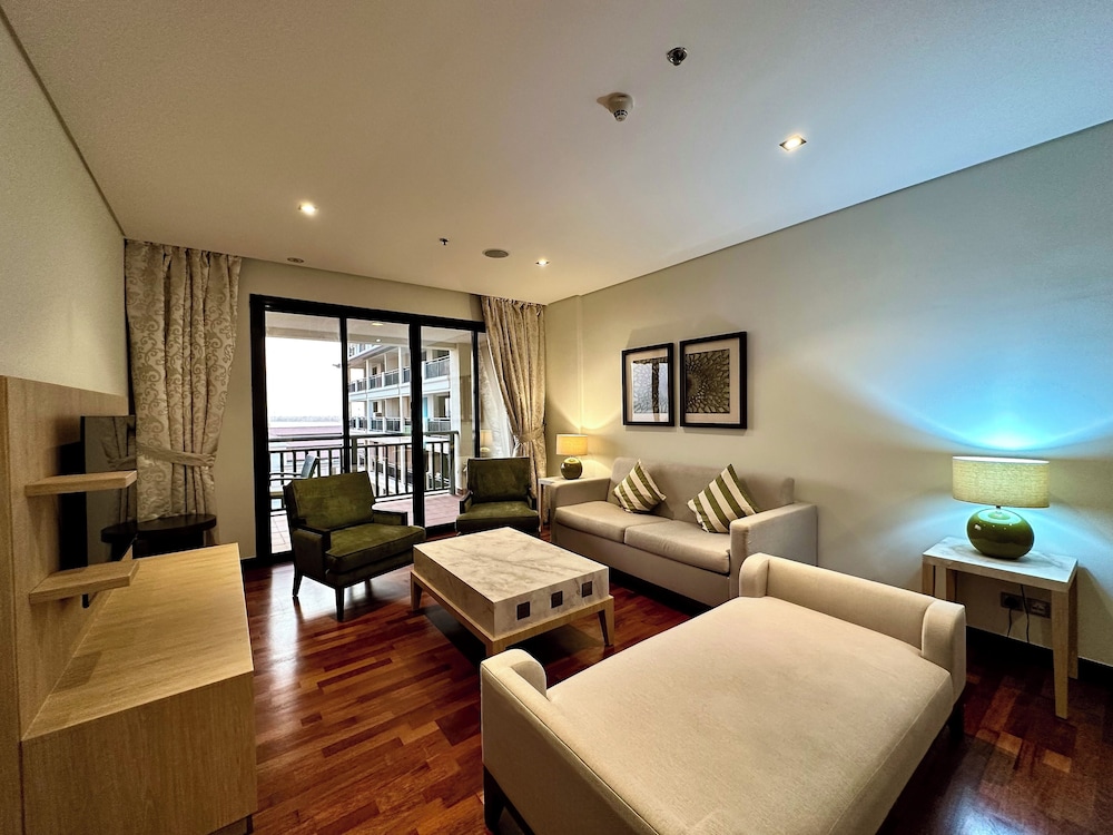 Lux BnB I Palm Jumeirah Resort I Palm Views
